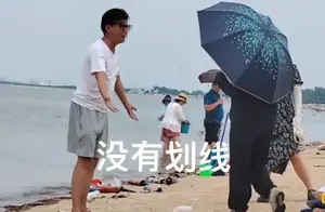 营口沙滩浴场：搭帐篷引发收费争议