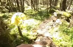 骑行博主深山探险偶遇悲剧，驴友遗体引发关注